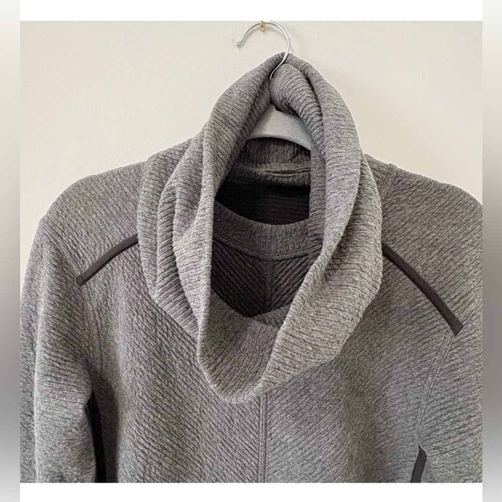 Lululemon On Repeat Dress in 
Heathered Core Dark Grey - Picture 5 of 7